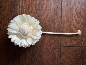 Premium Star Light Daisies with rope Approx 7 to 8 cm 6 flowers